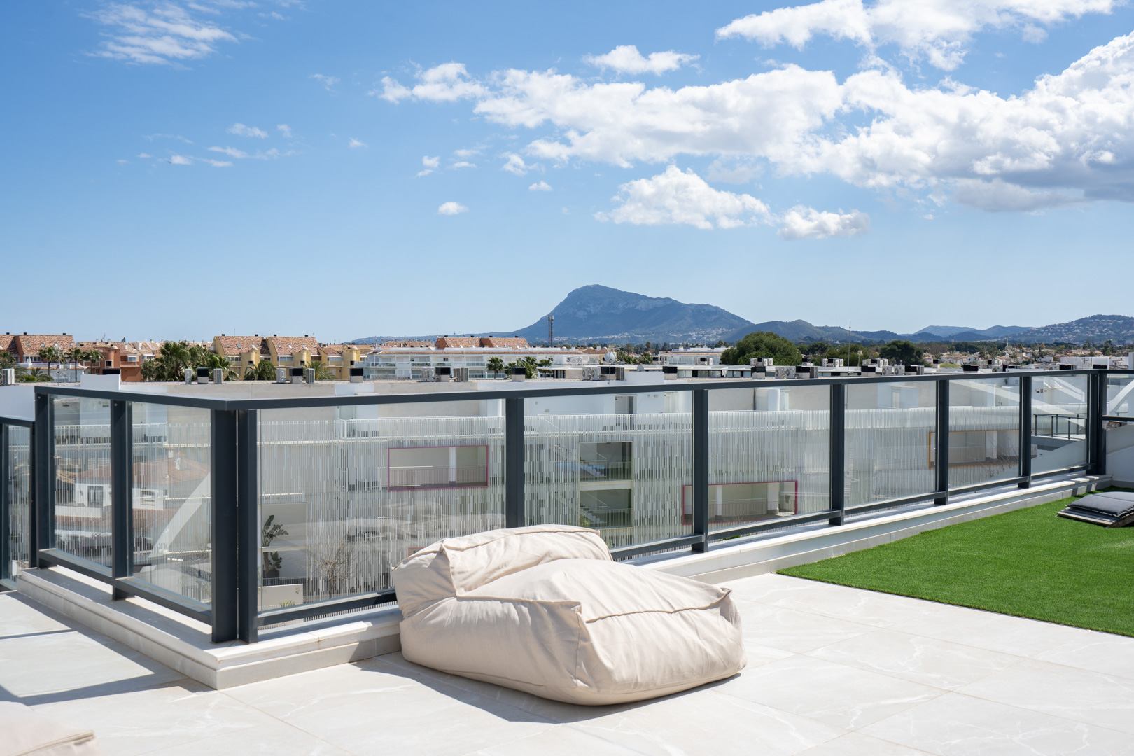 Apartamento Nuevo en Dénia: Lujo y Espacio