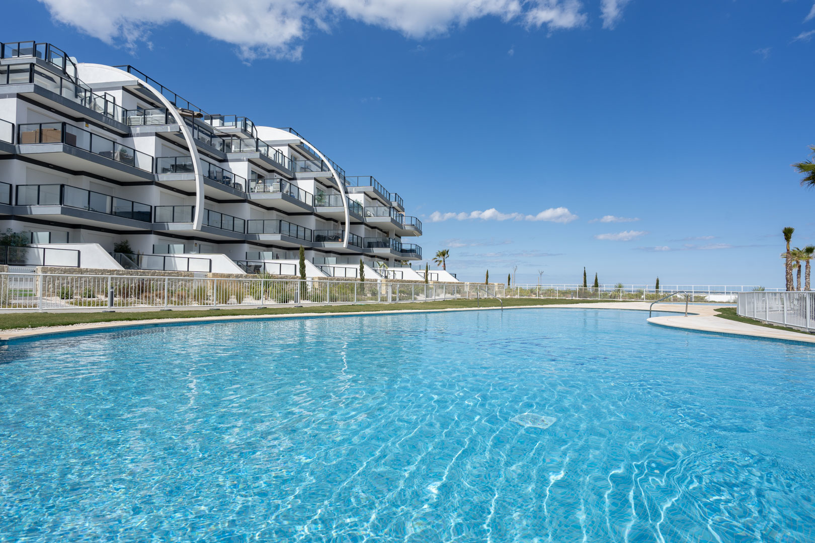 Apartamento Nuevo en Dénia: Lujo y Espacio