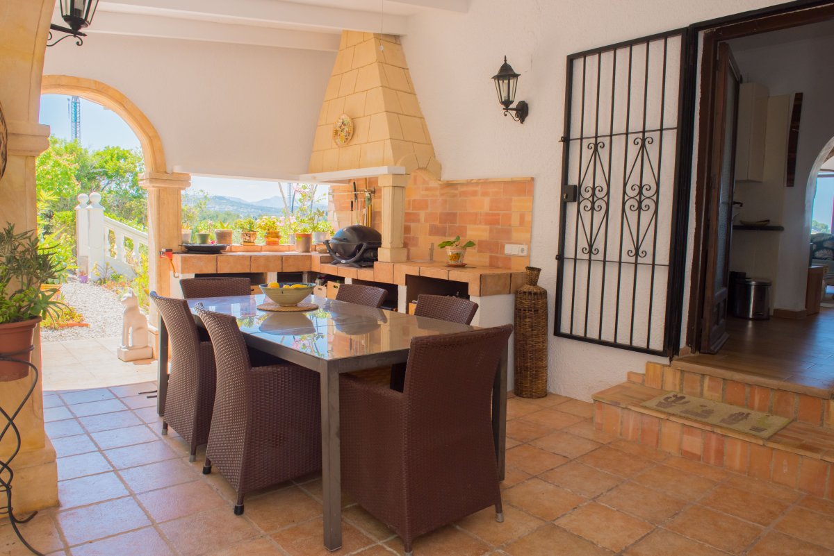 Comedor exterior cubierto