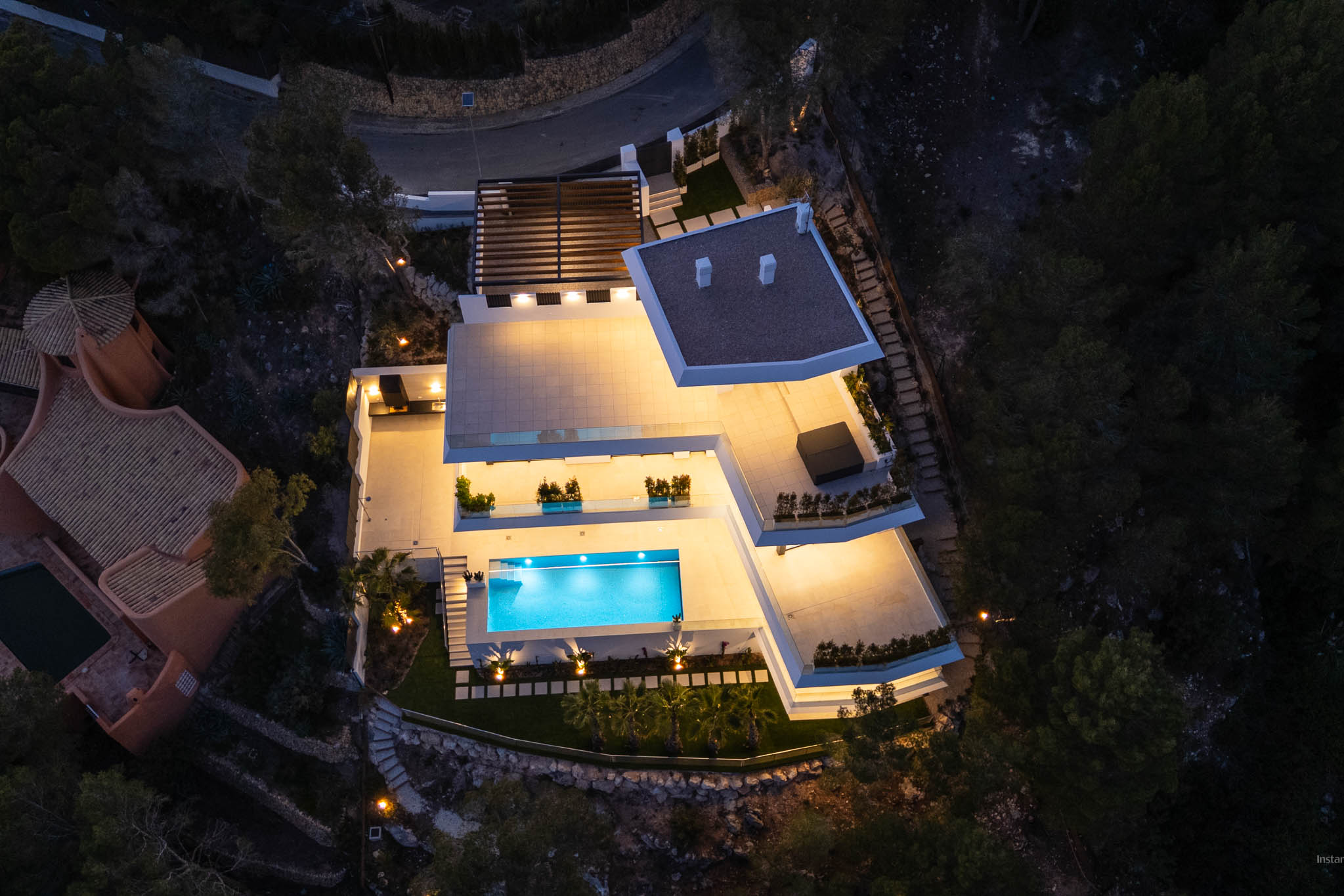 Lujo costero: villa de 4 dormitorios en venta en Altea con vistas al mar y piscina privada