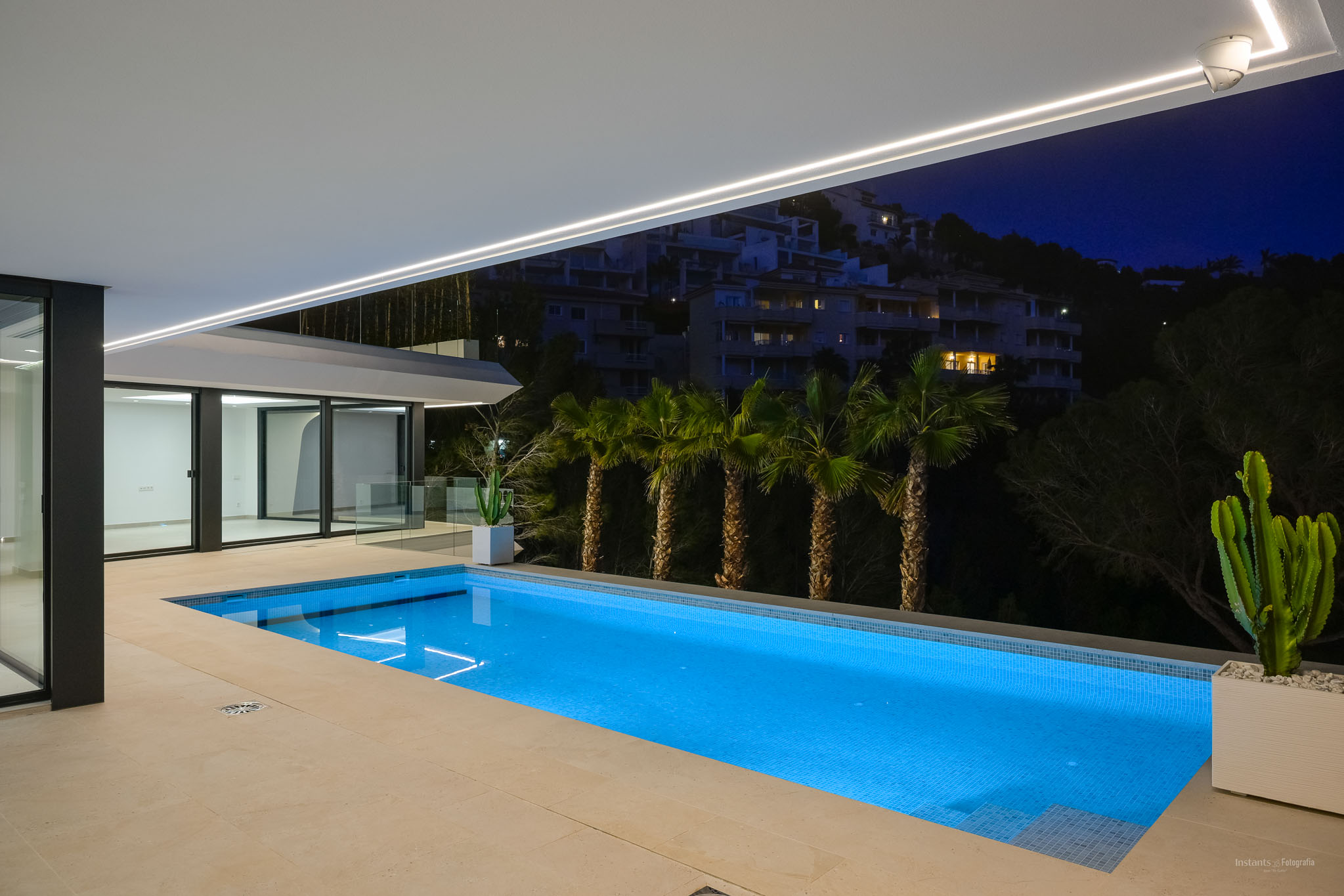 Lujo costero: villa de 4 dormitorios en venta en Altea con vistas al mar y piscina privada