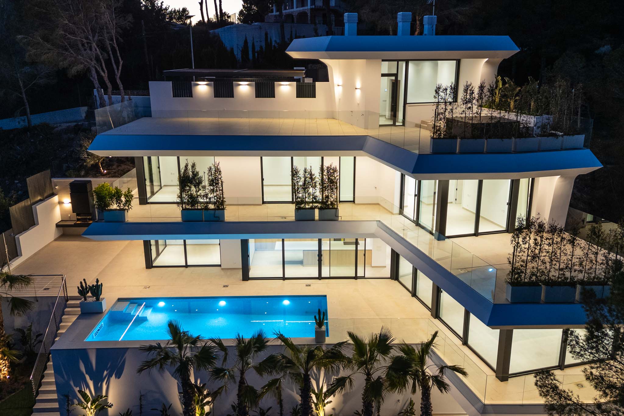 Lujo costero: villa de 4 dormitorios en venta en Altea con vistas al mar y piscina privada