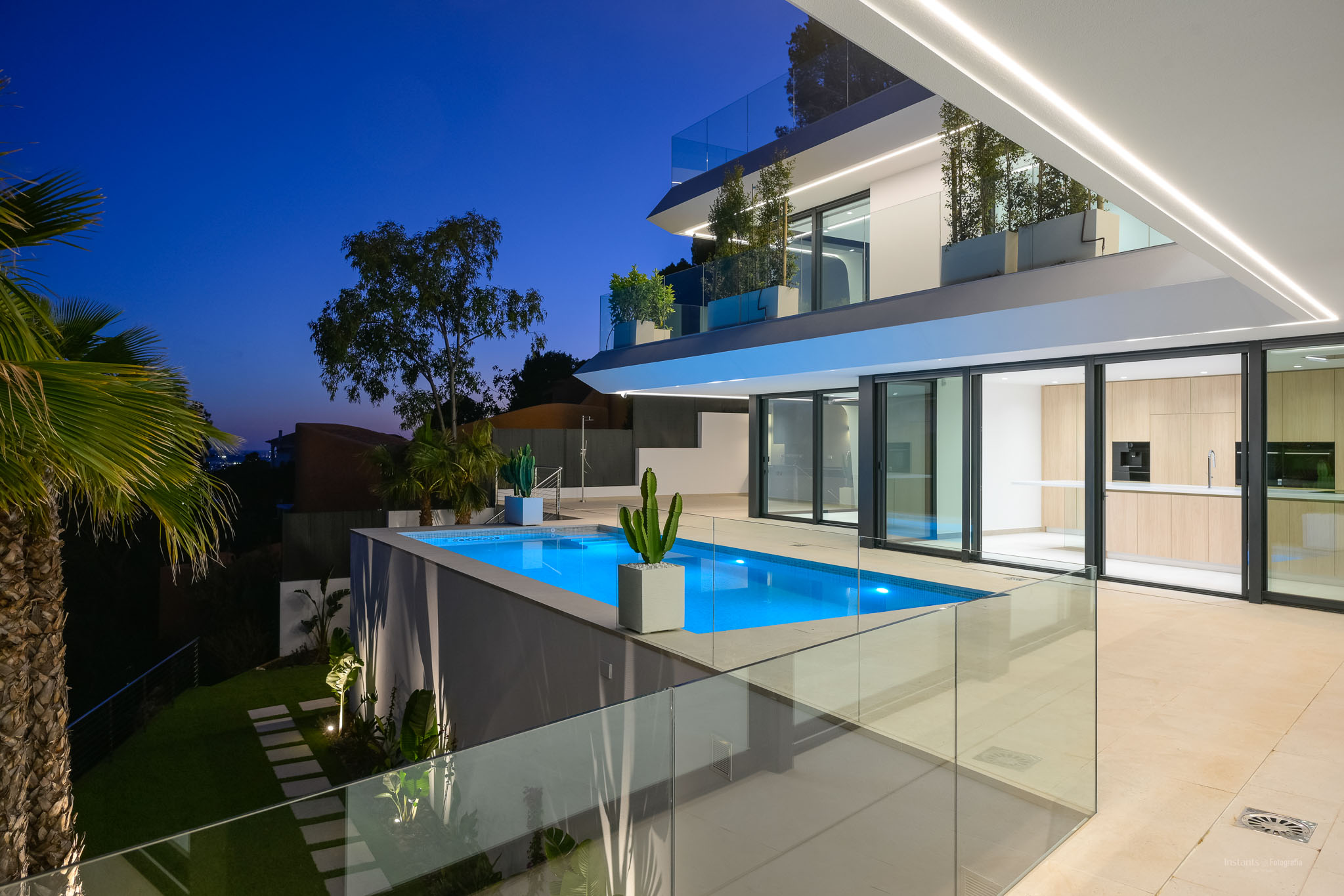 Lujo costero: villa de 4 dormitorios en venta en Altea con vistas al mar y piscina privada