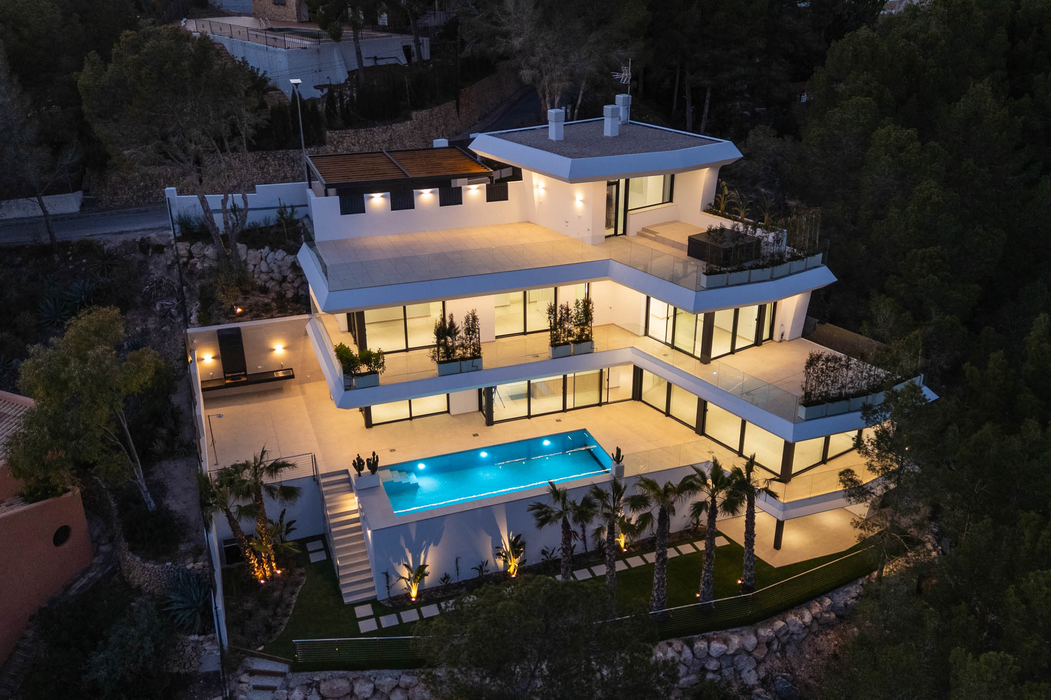 Lujo costero: villa de 4 dormitorios en venta en Altea con vistas al mar y piscina privada