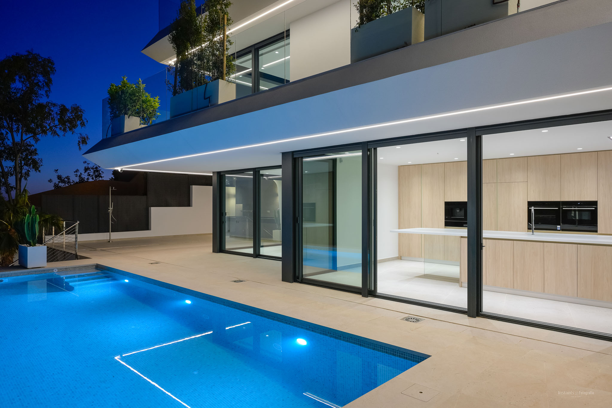 Lujo costero: villa de 4 dormitorios en venta en Altea con vistas al mar y piscina privada