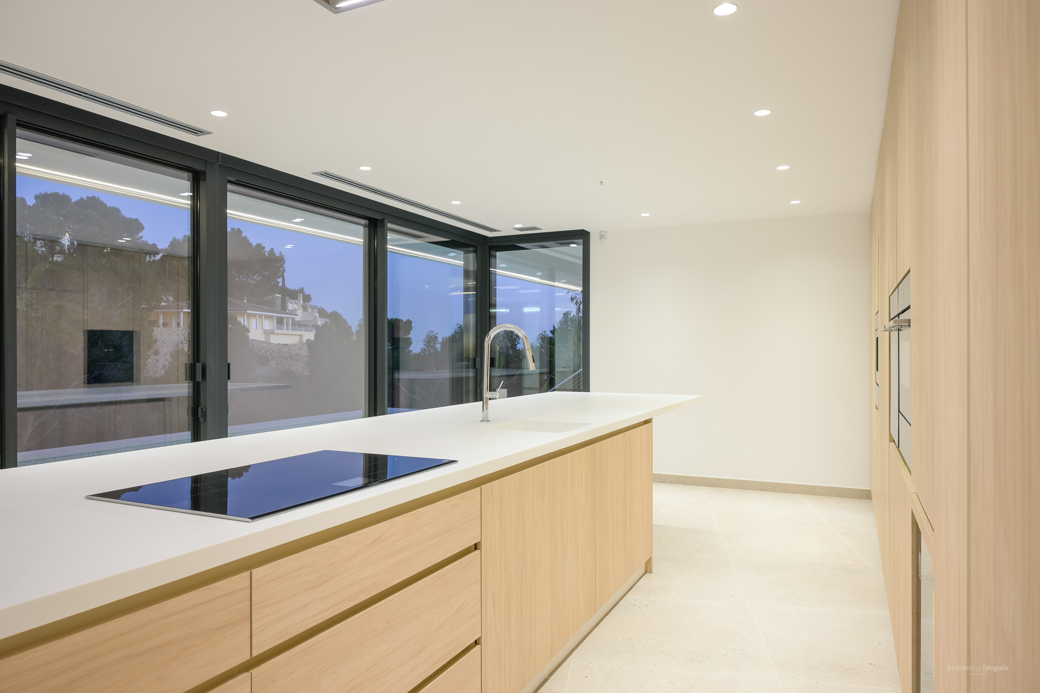 Lujo costero: villa de 4 dormitorios en venta en Altea con vistas al mar y piscina privada