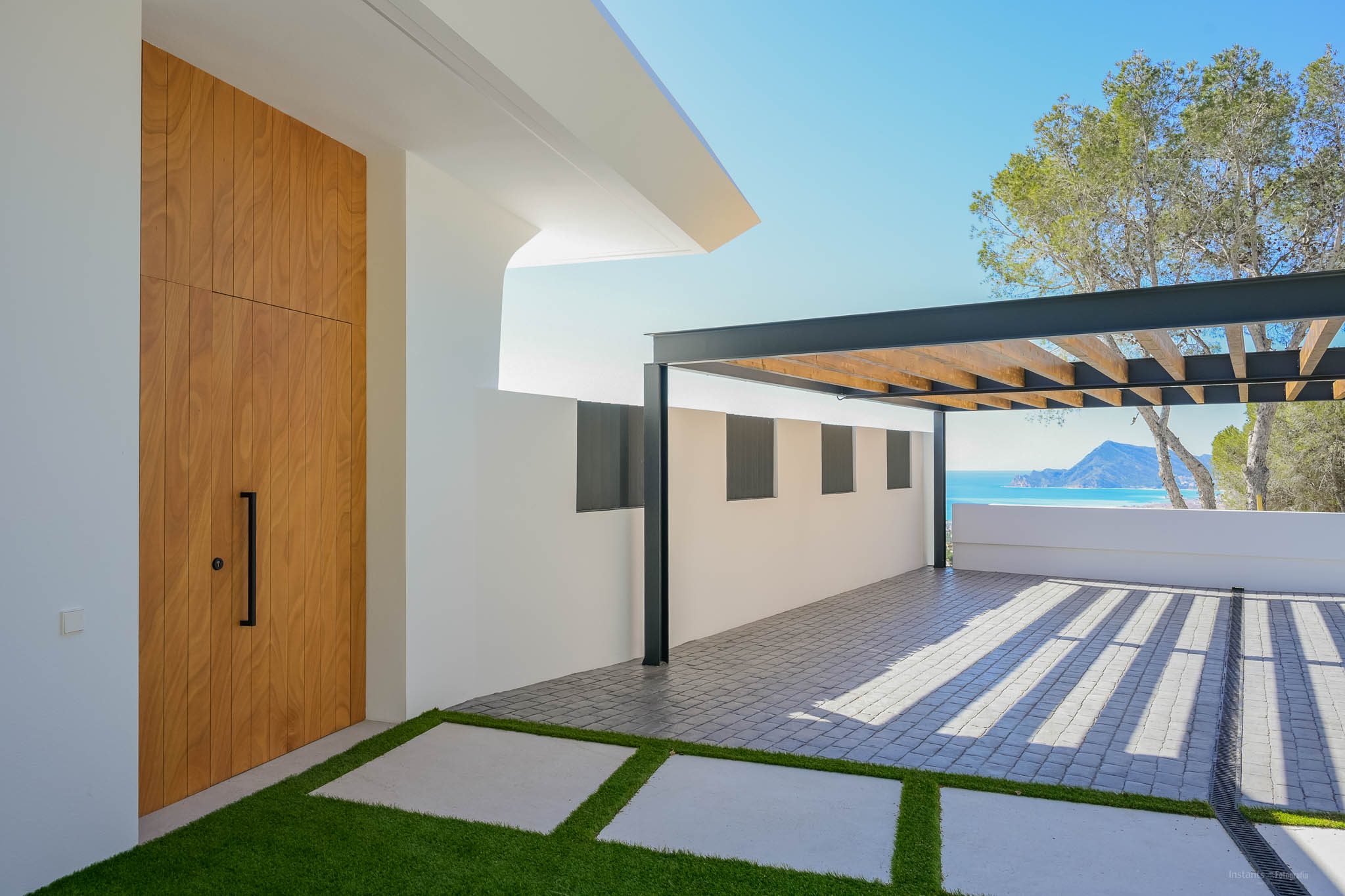 Lujo costero: villa de 4 dormitorios en venta en Altea con vistas al mar y piscina privada