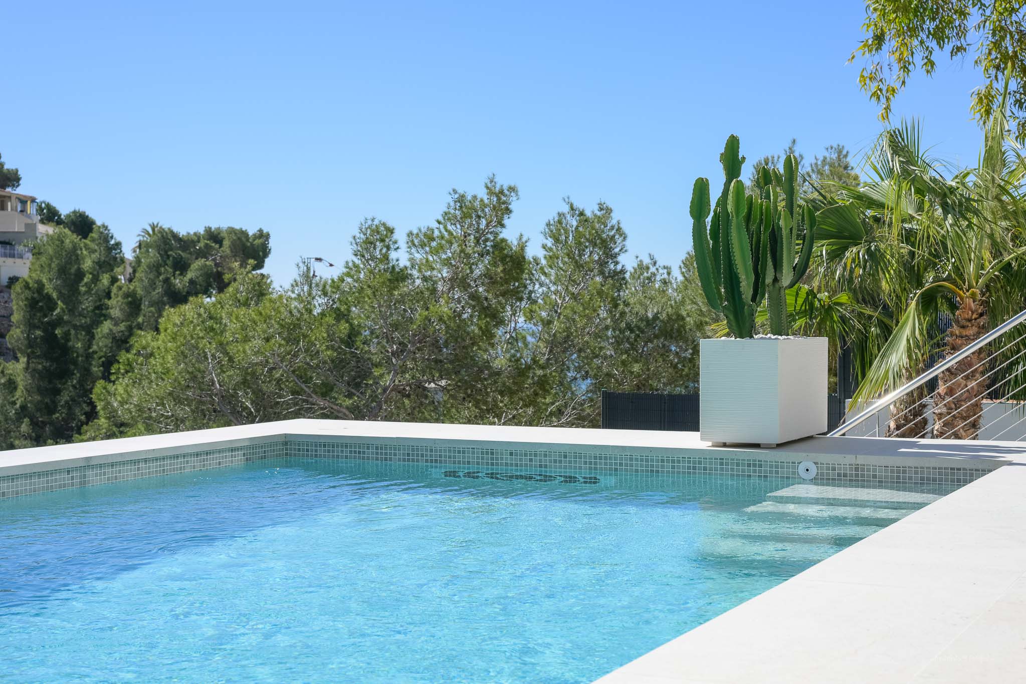 Lujo costero: villa de 4 dormitorios en venta en Altea con vistas al mar y piscina privada
