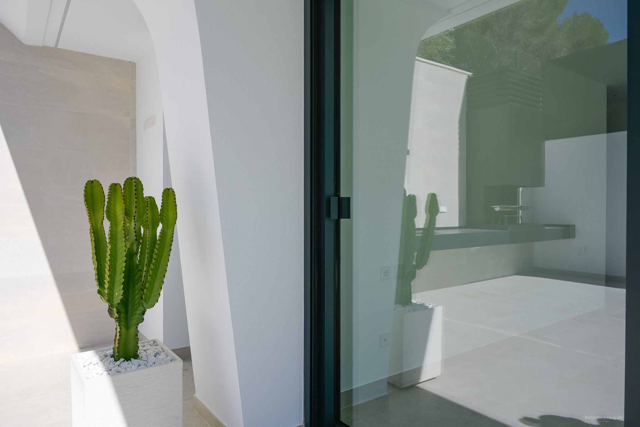 Lujo costero: villa de 4 dormitorios en venta en Altea con vistas al mar y piscina privada