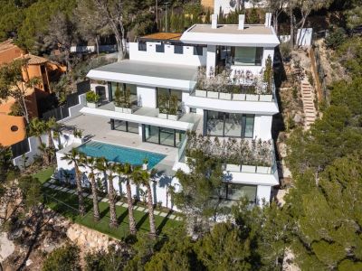Lujo costero: villa de 4 dormitorios en venta en Altea con vistas al mar y piscina privada