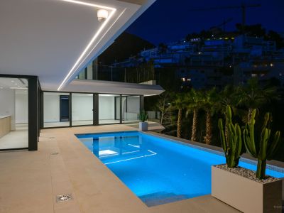 Lujo costero: villa de 4 dormitorios en venta en Altea con vistas al mar y piscina privada