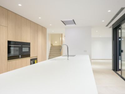 Lujo costero: villa de 4 dormitorios en venta en Altea con vistas al mar y piscina privada