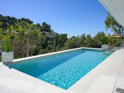 Lujo costero: villa de 4 dormitorios en venta en Altea con vistas al mar y piscina privada