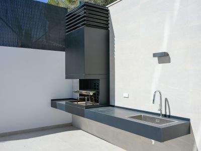 Lujo costero: villa de 4 dormitorios en venta en Altea con vistas al mar y piscina privada