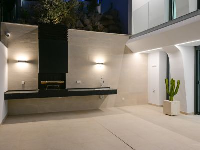 Lujo costero: villa de 4 dormitorios en venta en Altea con vistas al mar y piscina privada