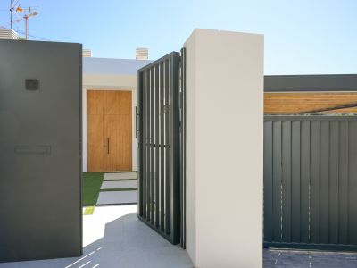Lujo costero: villa de 4 dormitorios en venta en Altea con vistas al mar y piscina privada