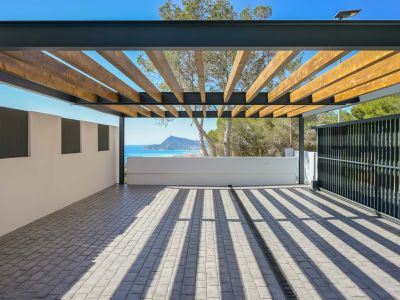 Lujo costero: villa de 4 dormitorios en venta en Altea con vistas al mar y piscina privada