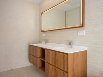 Lujo costero: villa de 4 dormitorios en venta en Altea con vistas al mar y piscina privada