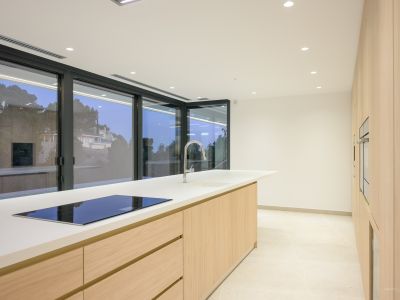 Lujo costero: villa de 4 dormitorios en venta en Altea con vistas al mar y piscina privada