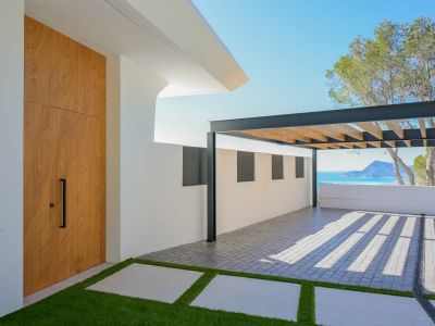 Lujo costero: villa de 4 dormitorios en venta en Altea con vistas al mar y piscina privada