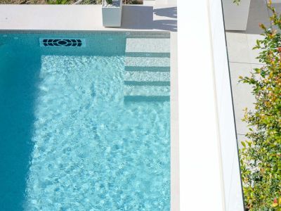 Lujo costero: villa de 4 dormitorios en venta en Altea con vistas al mar y piscina privada
