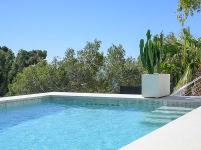 Lujo costero: villa de 4 dormitorios en venta en Altea con vistas al mar y piscina privada