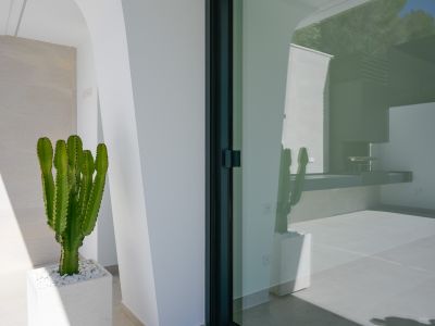 Lujo costero: villa de 4 dormitorios en venta en Altea con vistas al mar y piscina privada
