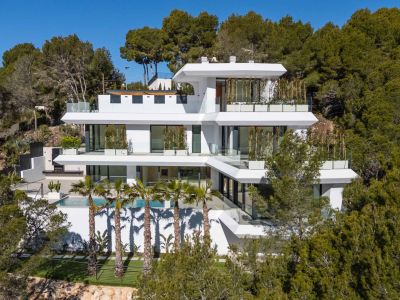 Lujo costero: villa de 4 dormitorios en venta en Altea con vistas al mar y piscina privada