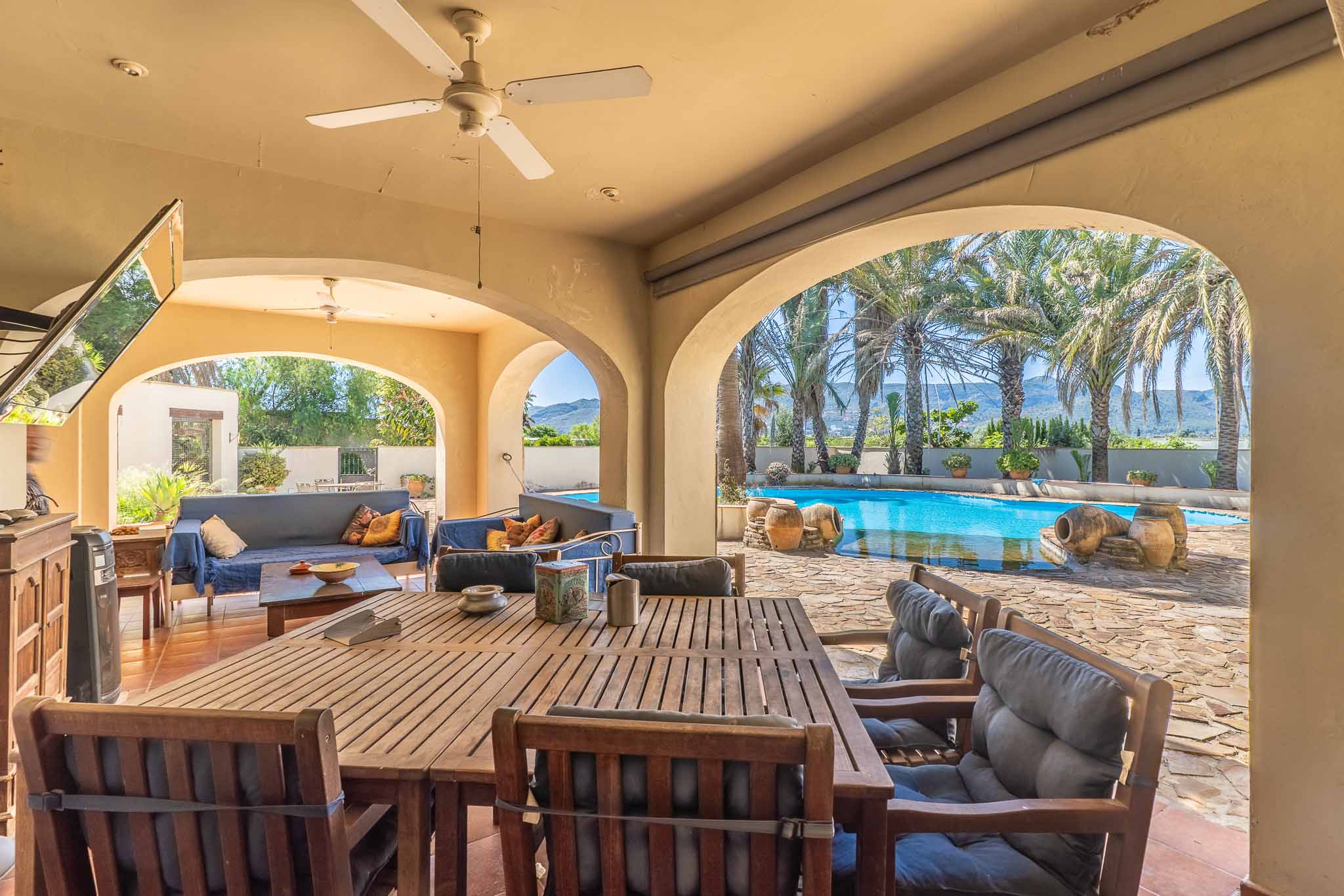 Villa de 5 dormitorios en venta en Ondara con piscina y terreno de 10.000 m2