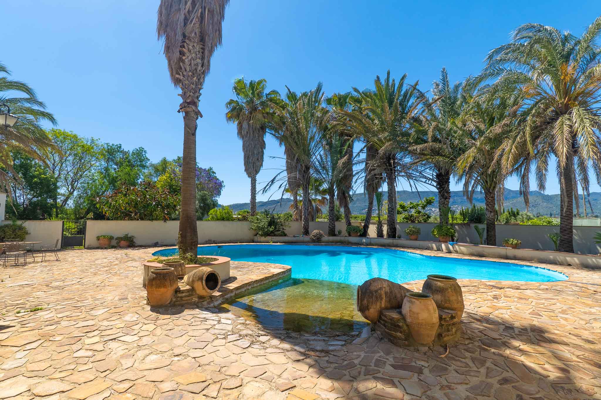 Villa de 5 dormitorios en venta en Ondara con piscina y terreno de 10.000 m2