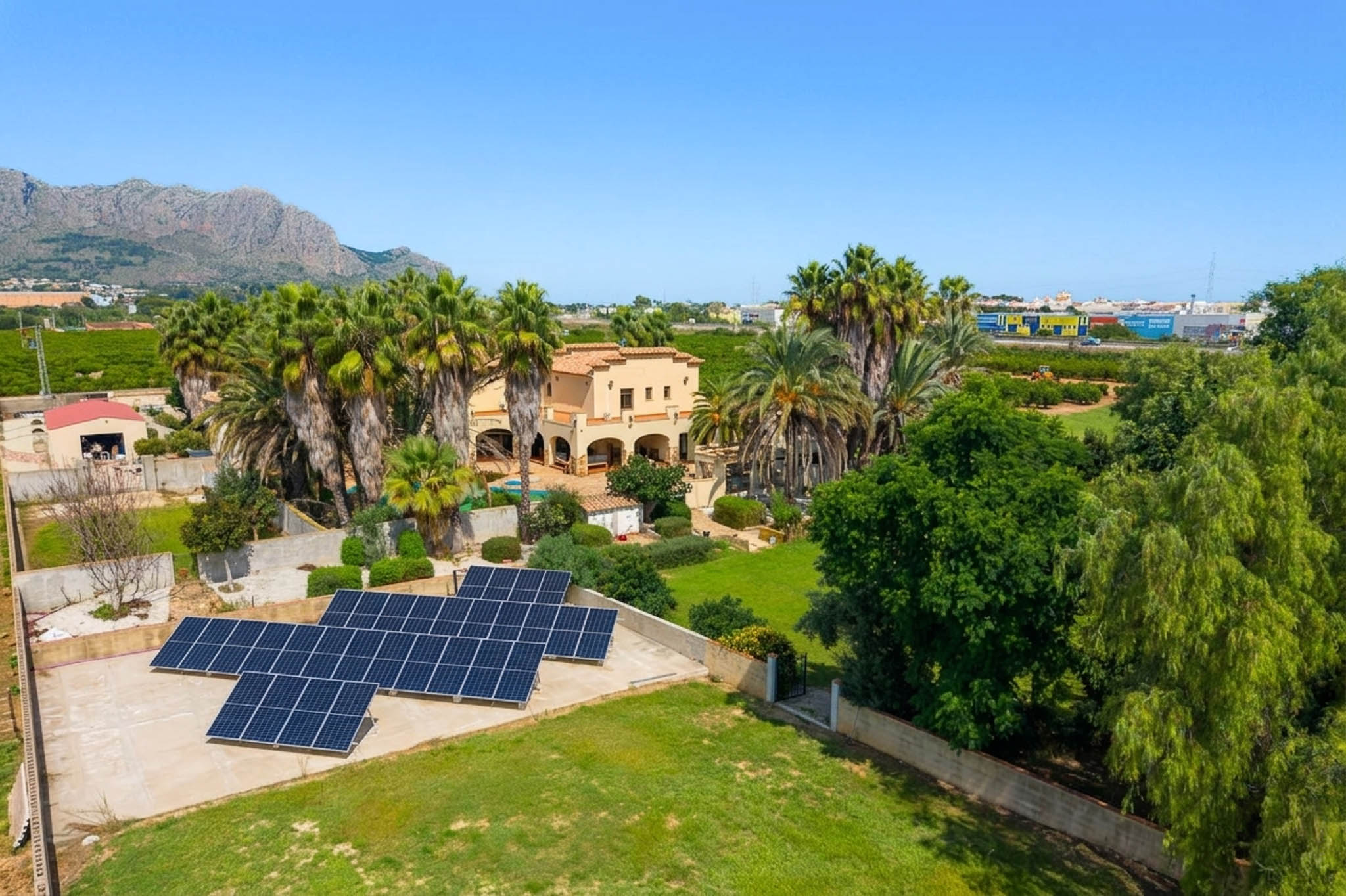 Villa de 5 dormitorios en venta en Ondara con piscina y terreno de 10.000 m2