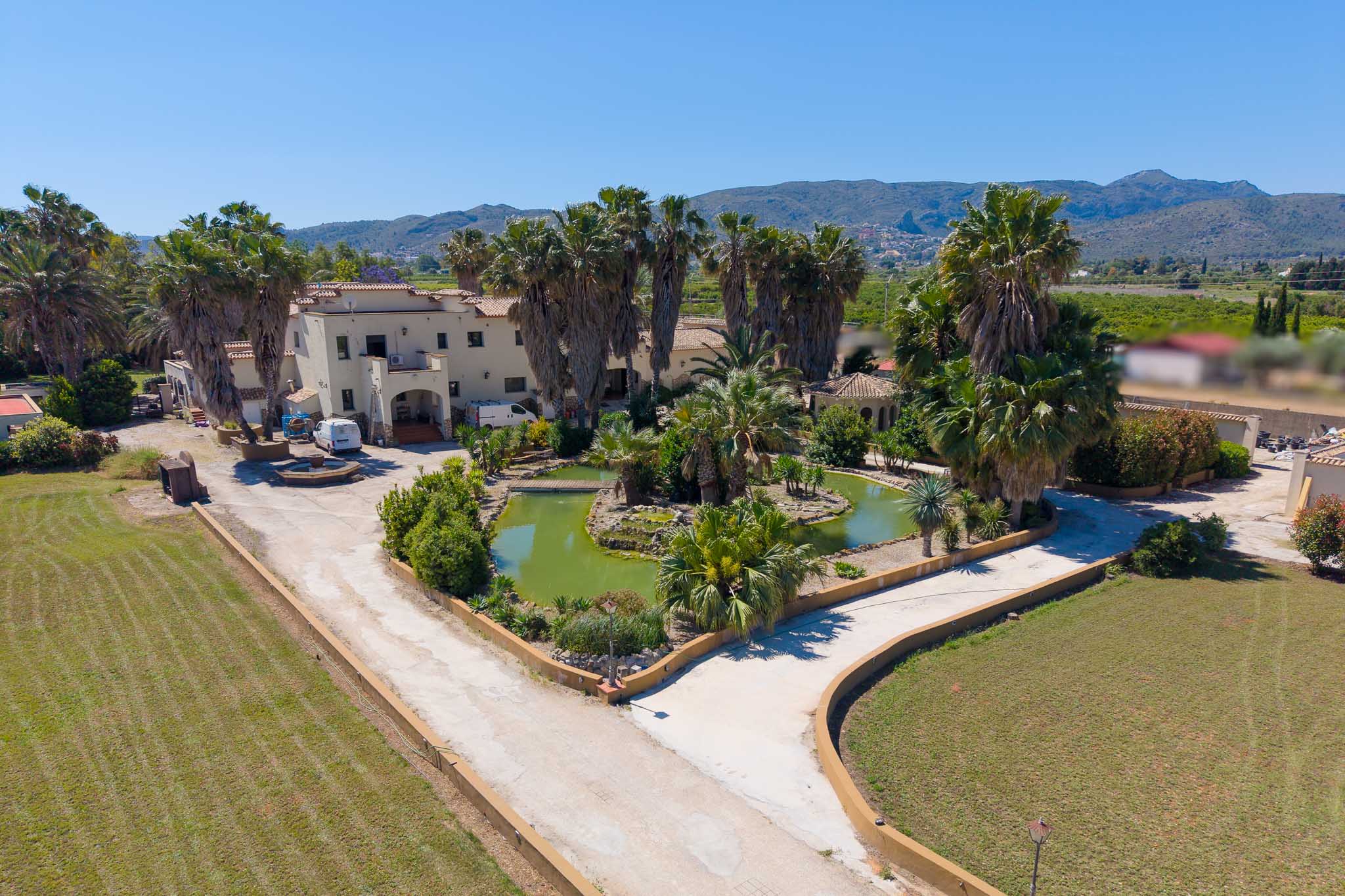 Villa de 5 dormitorios en venta en Ondara con piscina y terreno de 10.000 m2