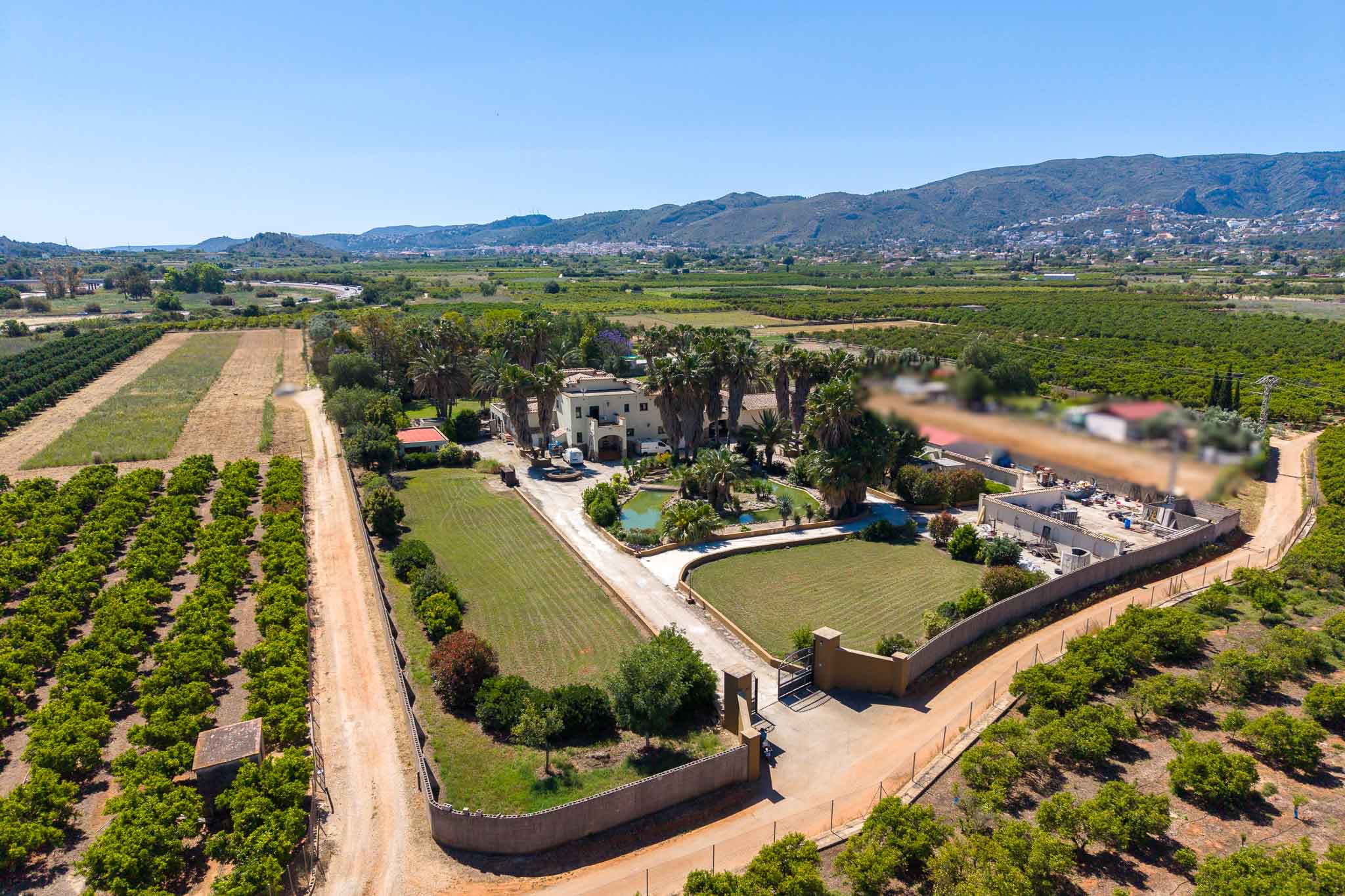 Villa de 5 dormitorios en venta en Ondara con piscina y terreno de 10.000 m2
