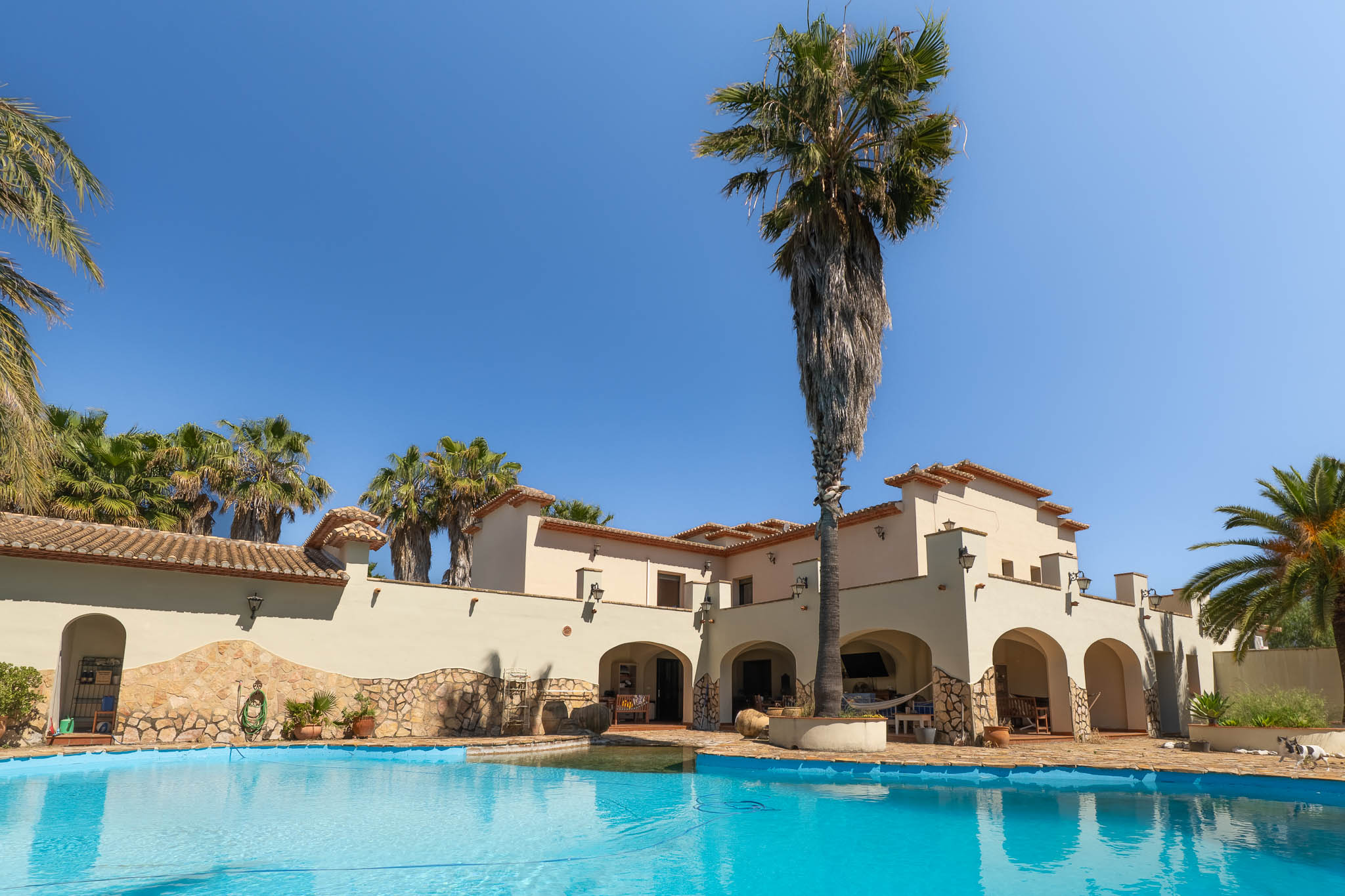 Villa de 5 dormitorios en venta en Ondara con piscina y terreno de 10.000 m2