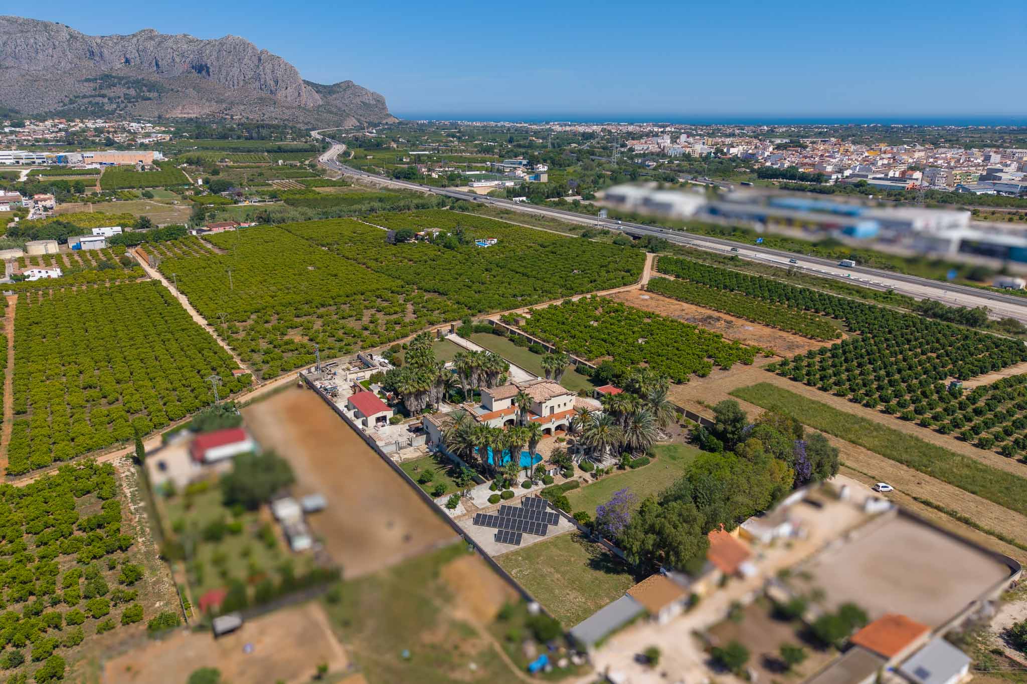 Villa de 5 dormitorios en venta en Ondara con piscina y terreno de 10.000 m2