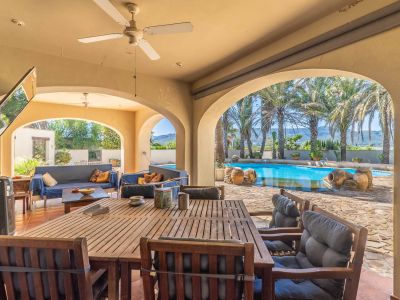 Villa de 5 dormitorios en venta en Ondara con piscina y terreno de 10.000 m2