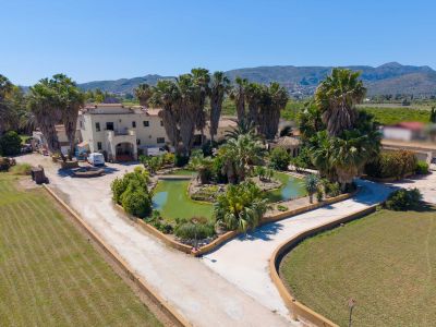 Villa de 5 dormitorios en venta en Ondara con piscina y terreno de 10.000 m2