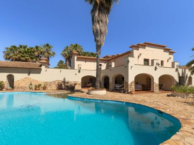 Villa de 5 dormitorios en venta en Ondara con piscina y terreno de 10.000 m2