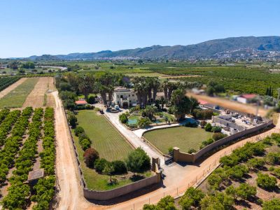 Villa de 5 dormitorios en venta en Ondara con piscina y terreno de 10.000 m2