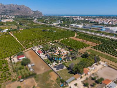 Villa de 5 dormitorios en venta en Ondara con piscina y terreno de 10.000 m2