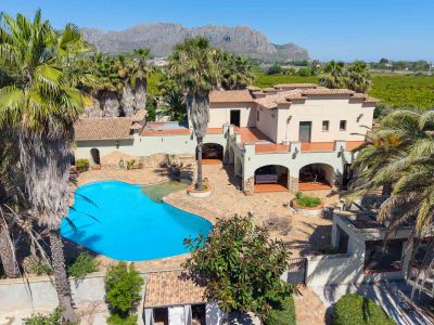 Villa de 5 dormitorios en venta en Ondara con piscina y terreno de 10.000 m2