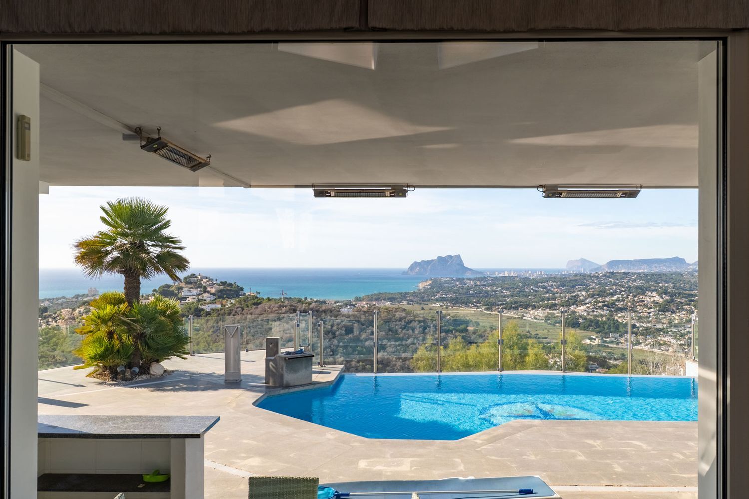 Villa de lujo en venta en Moraira con vistas panorámicas al mar