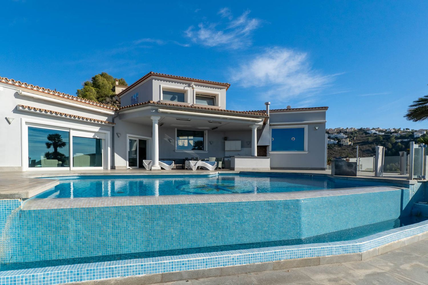 Villa de lujo en venta en Moraira con vistas panorámicas al mar