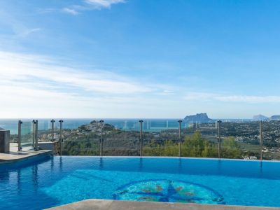 Villa de lujo en venta en Moraira con vistas panorámicas al mar