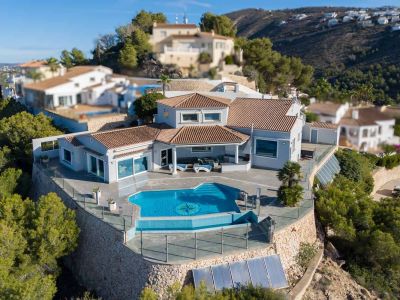 Villa de lujo en venta en Moraira con vistas panorámicas al mar
