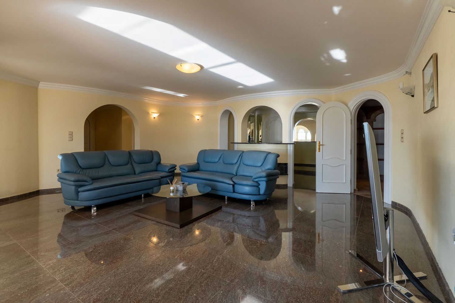 Villa de lujo en venta en Benissa con piscina privada y vistas panorámicas al mar