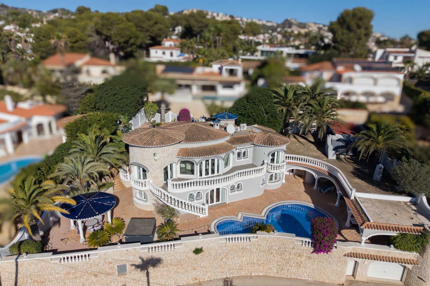 Villa de lujo en venta en Benissa con piscina privada y vistas panorámicas al mar
