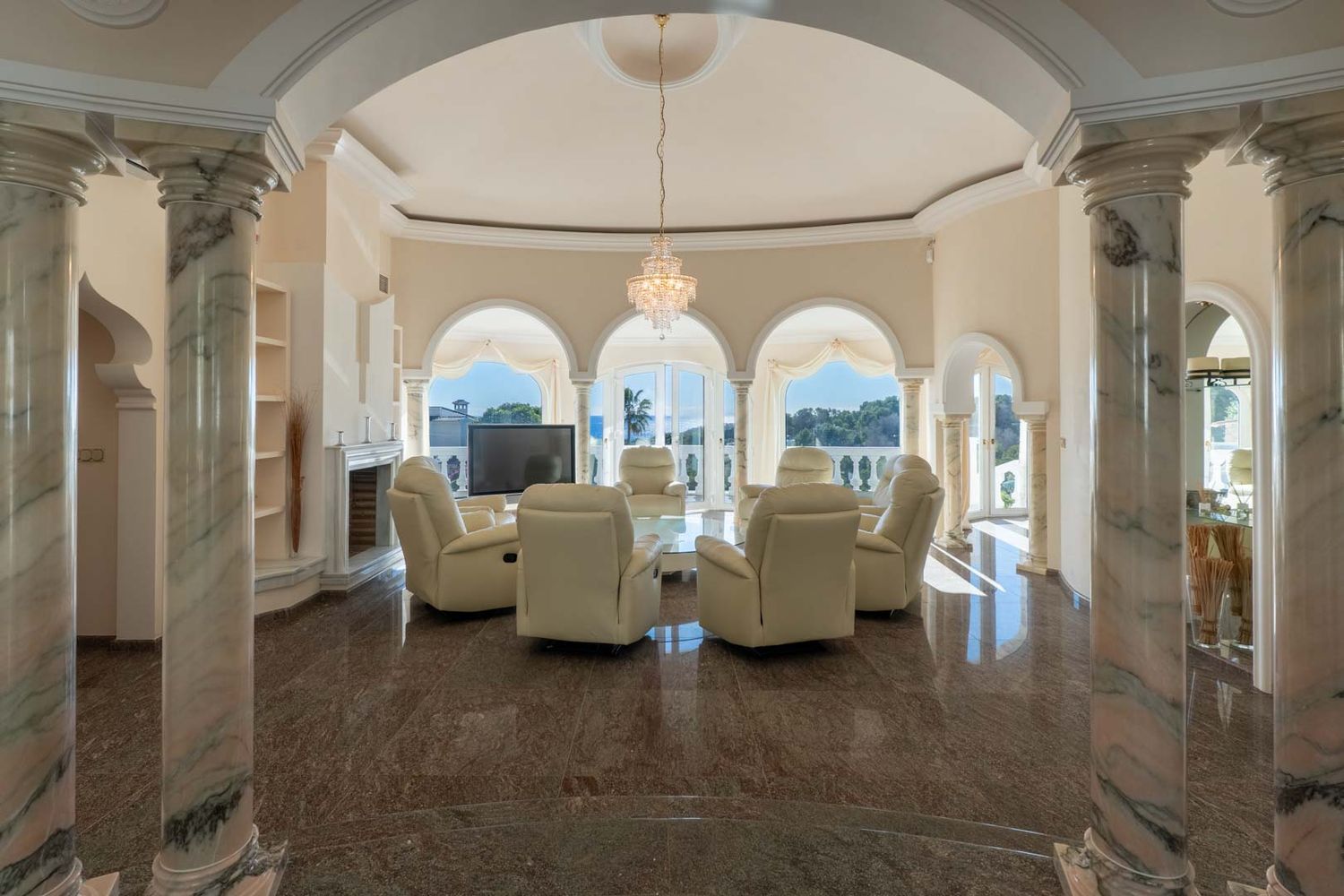 Villa de lujo en venta en Benissa con piscina privada y vistas panorámicas al mar