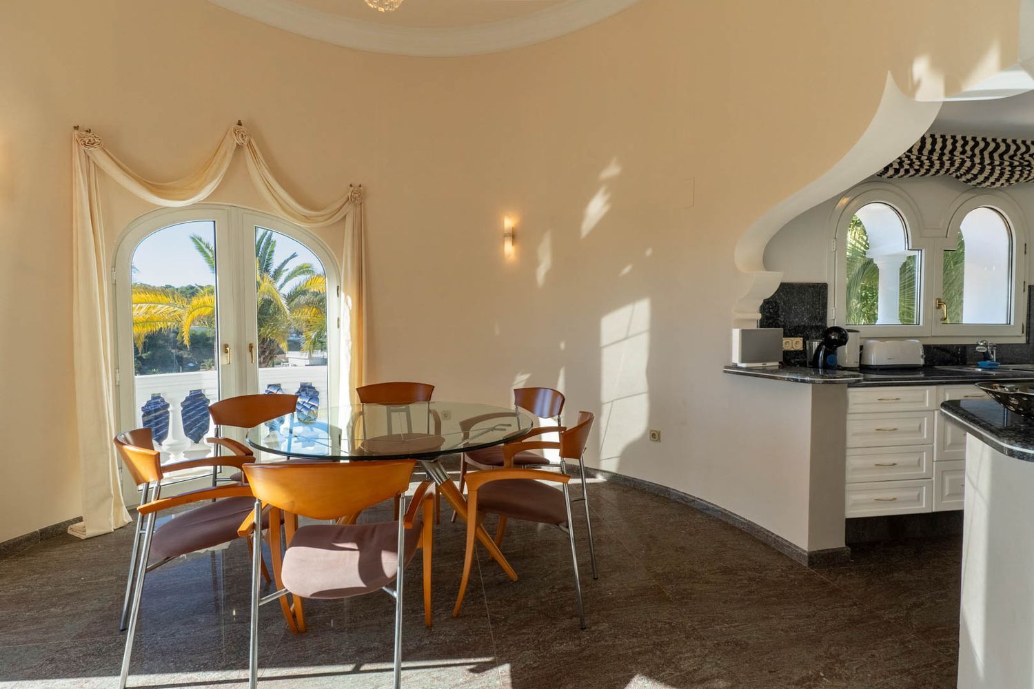 Villa de lujo en venta en Benissa con piscina privada y vistas panorámicas al mar