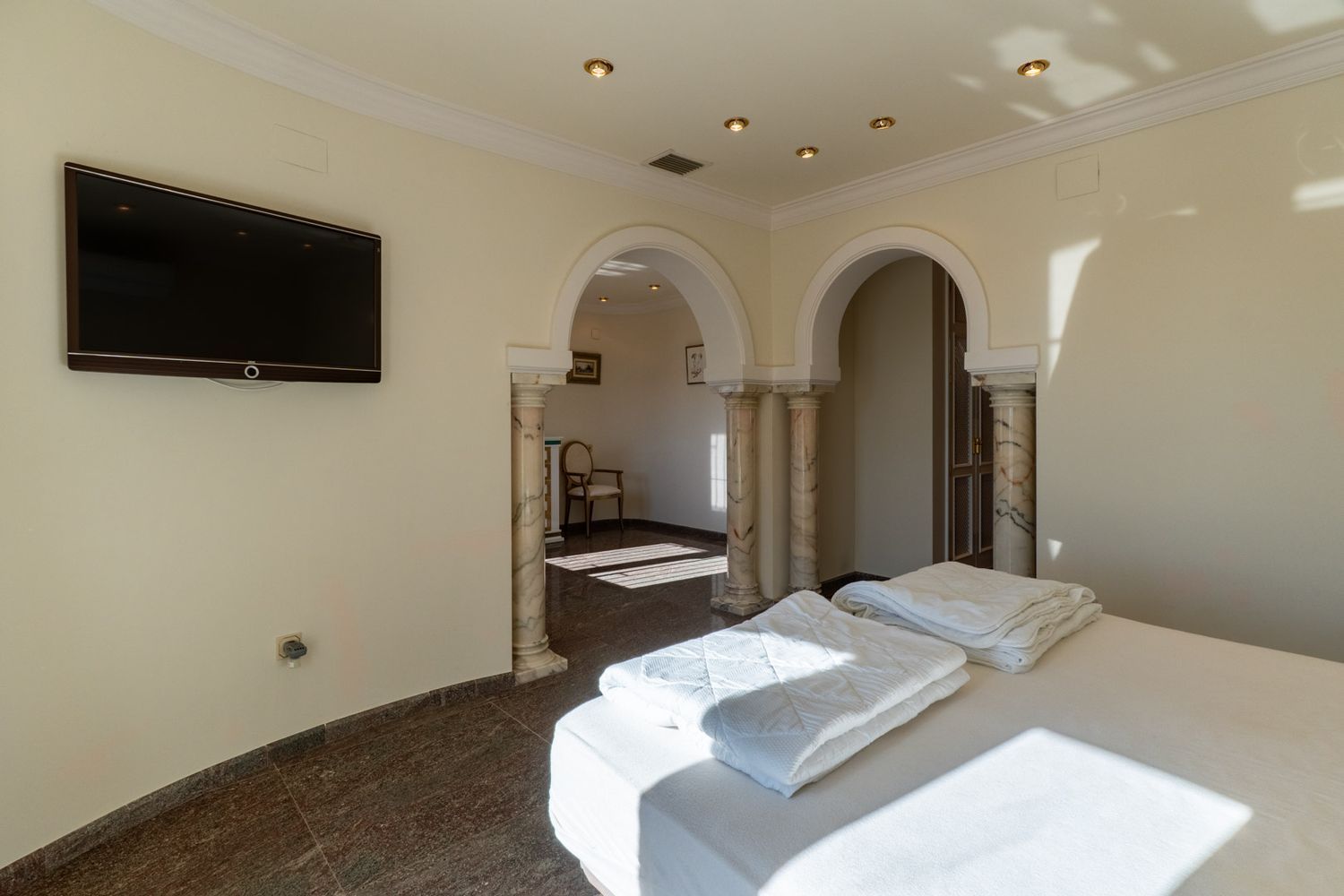 Villa de lujo en venta en Benissa con piscina privada y vistas panorámicas al mar
